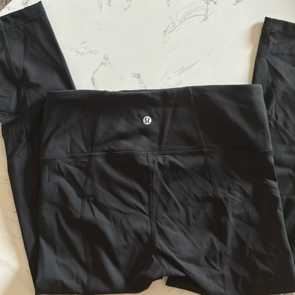 Women’s lululemon crop pants